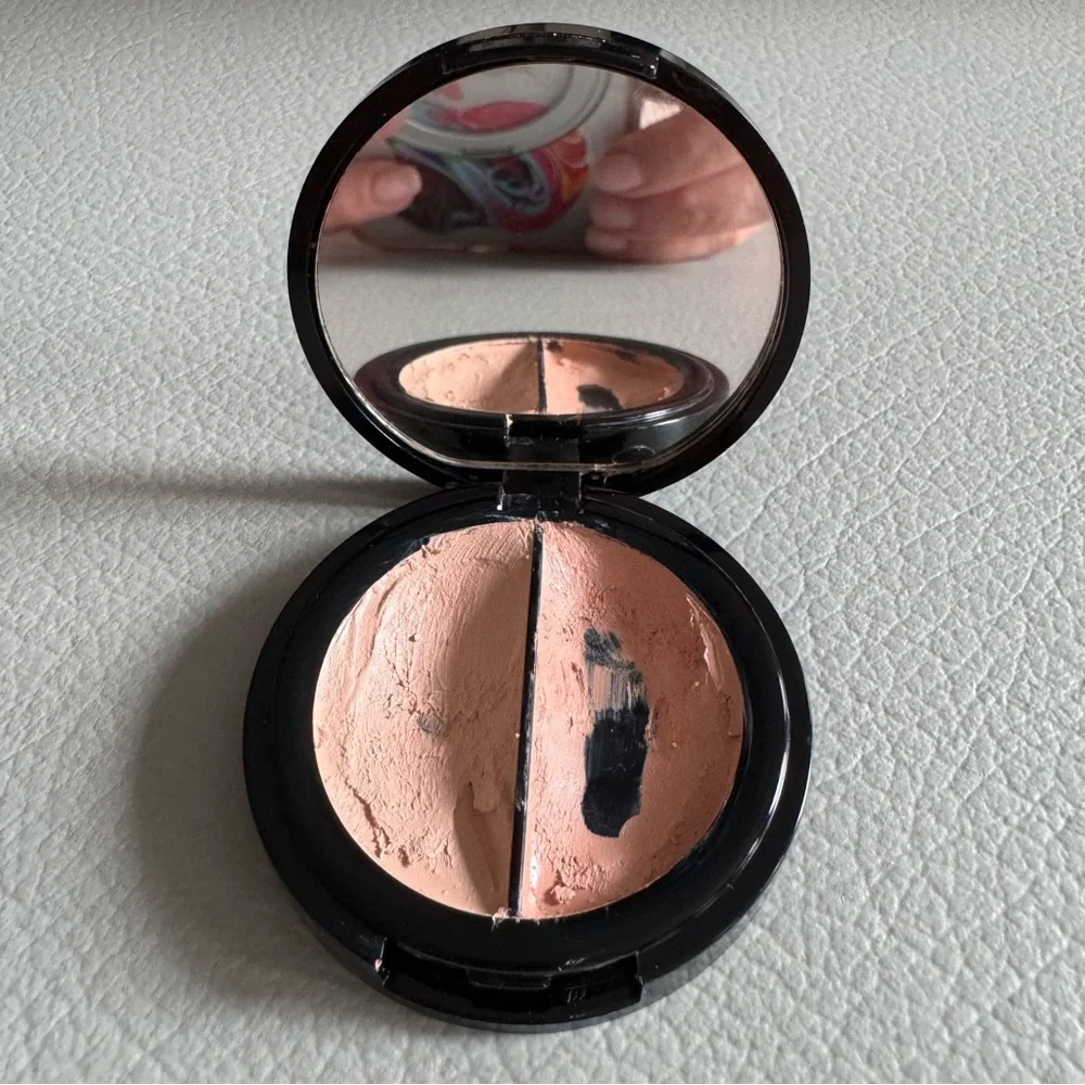 EVE PEARL Dual Salmon Concealer | Shade: Light Clair